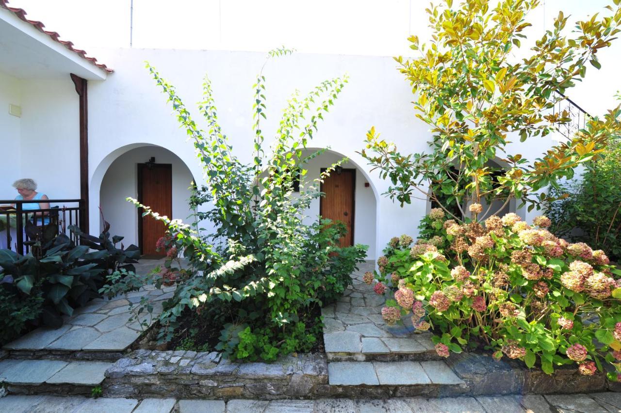 Dionisos And Apts Skiathos 公寓式飯店 Koukounaries